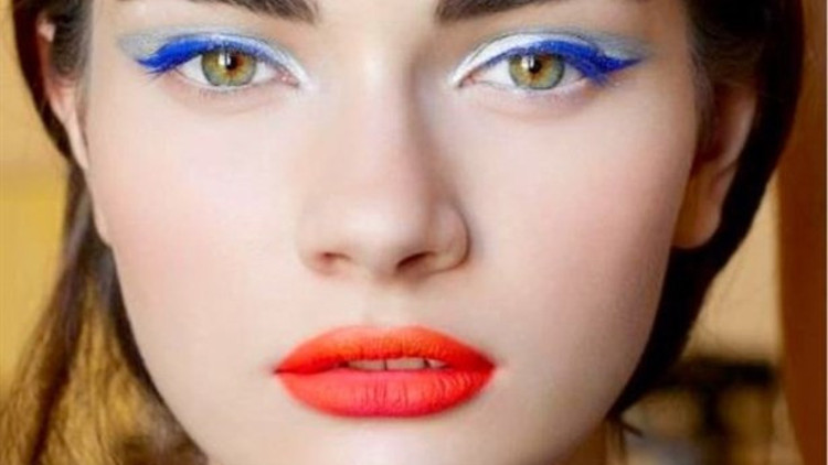 Uzlaşma İçin Mavi Far, Güç İçin Kırmızı Ruj