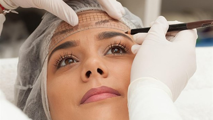 Kaş Ekimiyle Daha Doğal Kaşlar