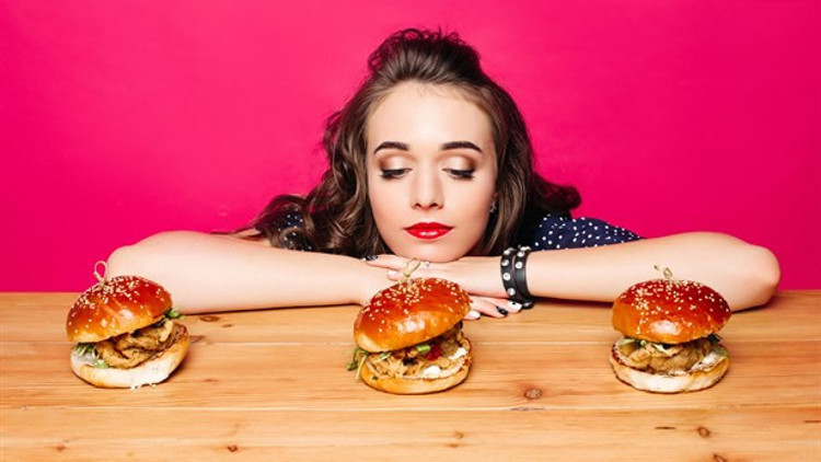 Diyetteyken Canımız Neden Hep Yemek İster Diyetteyken Canımız Neden Hep Yemek İster