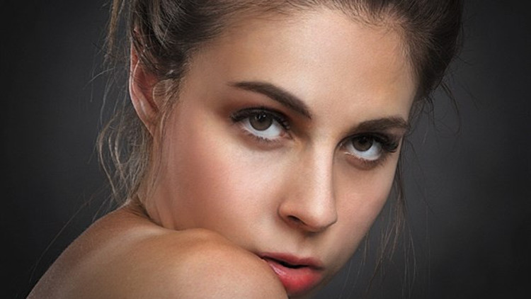 Gözleri Büyük Gösteren 4 Makyaj Hilesi Gözleri Büyük Gösteren 4 Makyaj Hilesi