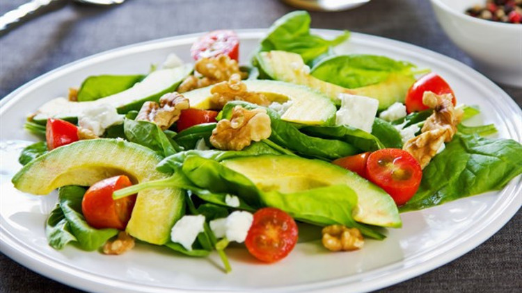 Hafif Bir Öğün; Avokadolu Kinoa Salatası Hafif Bir Öğün; Avokadolu Kinoa Salatası