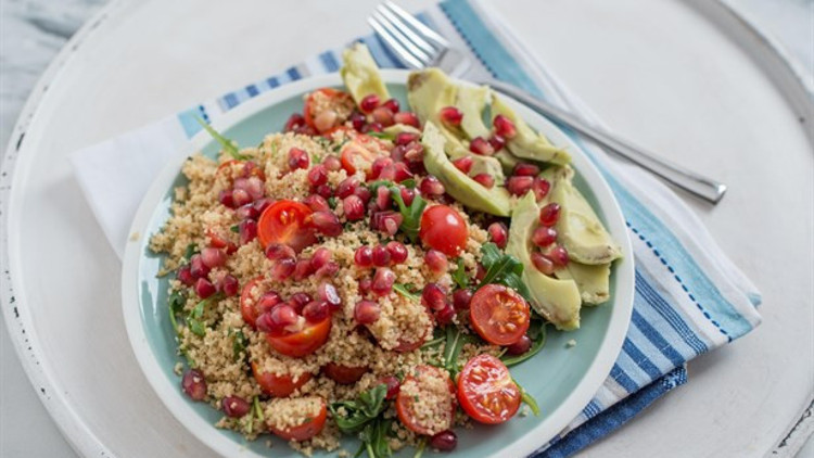 Protein Deposu: Beyaz Kinoa Salatası Protein Deposu: Beyaz Kinoa Salatası