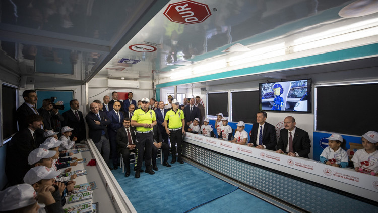 Mobil Trafik Eğitim TIR’ı yola çıkıyor Mobil Trafik Eğitim TIR’ı yola çıkıyor