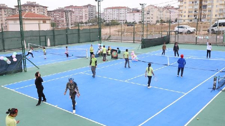 Bandırma’da tenis tesisi törenle açıldı