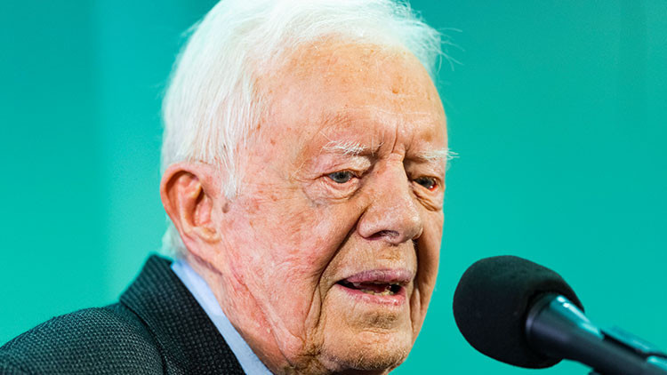 Evinde düşen eski ABD Başkanı Carter hastaneye kaldırıldı Evinde düşen eski ABD Başkanı Carter hastaneye kaldırıldı