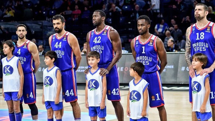 Anadolu Efesin konuğu Real Madrid İspanyol rakibini 4.5 yıldır yenemedi... Anadolu Efesin konuğu Real Madrid İspanyol rakibini 4.5 yıldır yenemedi...