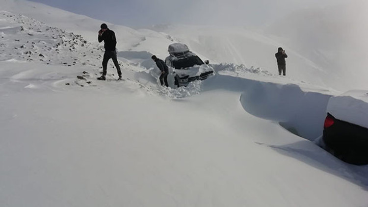 Son dakika Rizede yaylada mahsur kalan 23 kişiye ulaşıldı