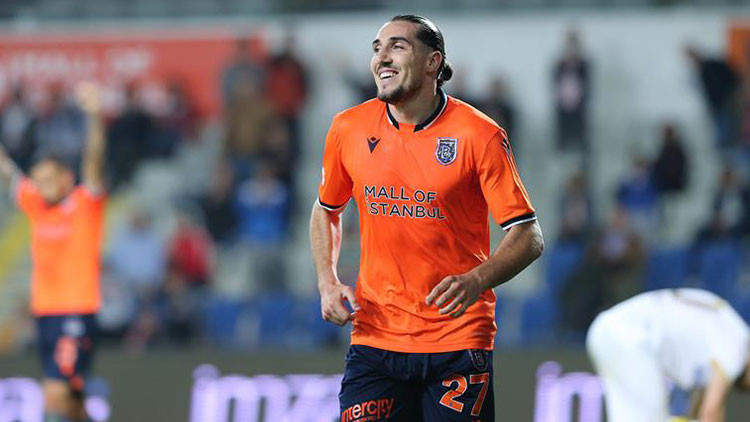 Başakşehiri Enzo Crivelli sırtlıyor