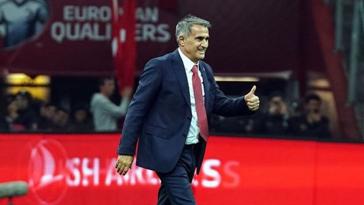 Şenol Güneş 62. kez sahaya çıkıyor Önceki 61 maçta... Şenol Güneş 62. kez sahaya çıkıyor Önceki 61 maçta...