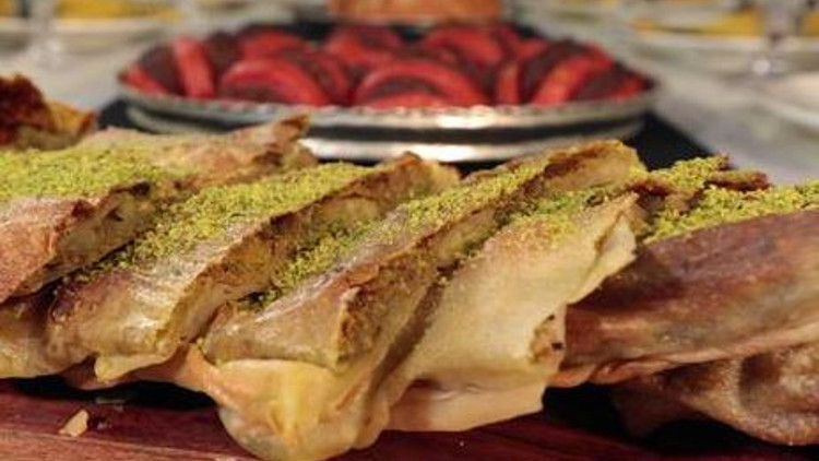 Gelinim Mutfakta final tatlısı katmer tatlısı nasıl yapılır Yufkadan katmer tarifi Gelinim Mutfakta final tatlısı katmer tatlısı nasıl yapılır Yufkadan katmer tarifi