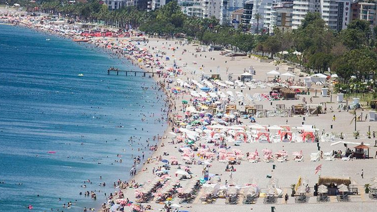 Antalya, tarihinde ilk kez 15 milyon turisti gördü Antalya, tarihinde ilk kez 15 milyon turisti gördü