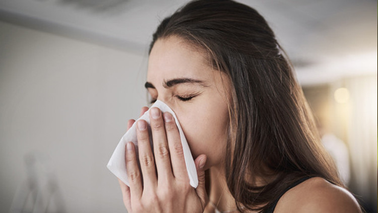 Burun akıntısına ne iyi gelir ve nasıl geçer  Burun akıntısı neden olur Evde burun akıntısına iyi gelen bitkisel ve doğal yöntemler