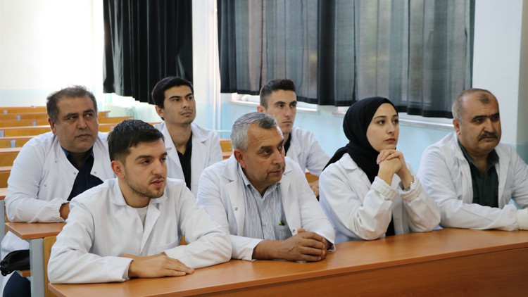 Babalar, çocuklarıyla aynı fakültede okuyor Babalar, çocuklarıyla aynı fakültede okuyor