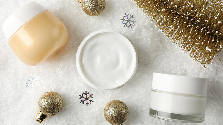 Cildinizi Yeni Yıla Hazırlayın: Bakım İpuçları Cildinizi Yeni Yıla Hazırlayın: Bakım İpuçları