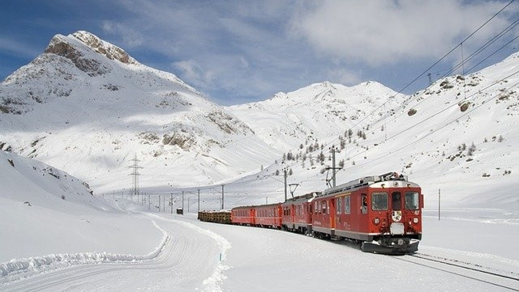 Rüyada tren görmek ne anlamlara gelir Rüyada treni kaçırmak neye delalet