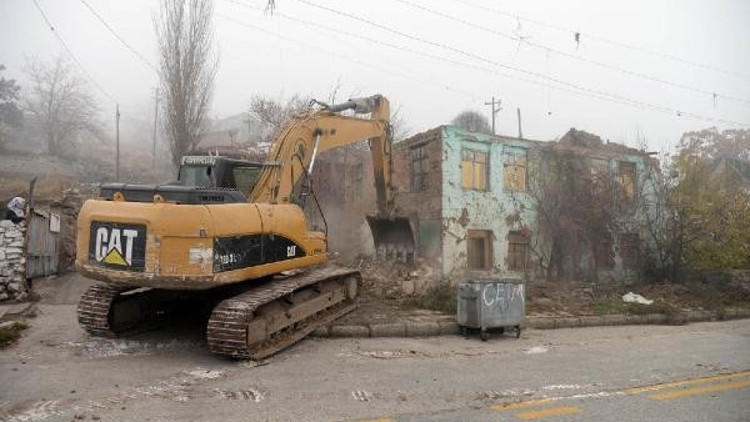 Çinçinde yıkım çalışmaları sürüyor