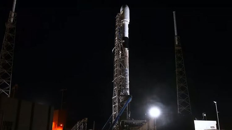 SpaceX yörüngeye 60 internet uydusu gönderdi SpaceX yörüngeye 60 internet uydusu gönderdi