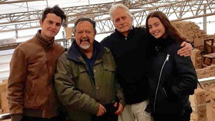 Michael Douglas çocukları Dylan ve Carys ile Efes Antik Kentini gezdi