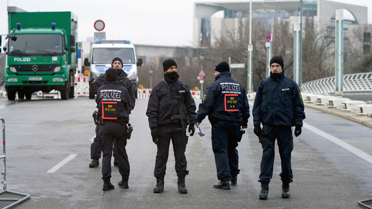 4 bin polis Berlin’de 4 bin polis Berlin’de