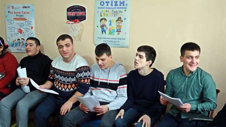 Otizmli çocuklar, engelleri müzik ve eğitimle aşıyor