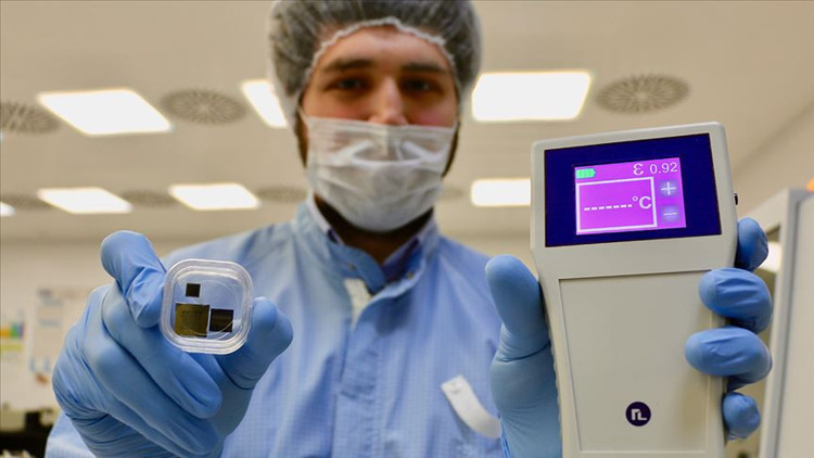 Üniversite öğrencileri yerli temassız sıcaklık ölçüm cihazı geliştirdi Üniversite öğrencileri yerli temassız sıcaklık ölçüm cihazı geliştirdi