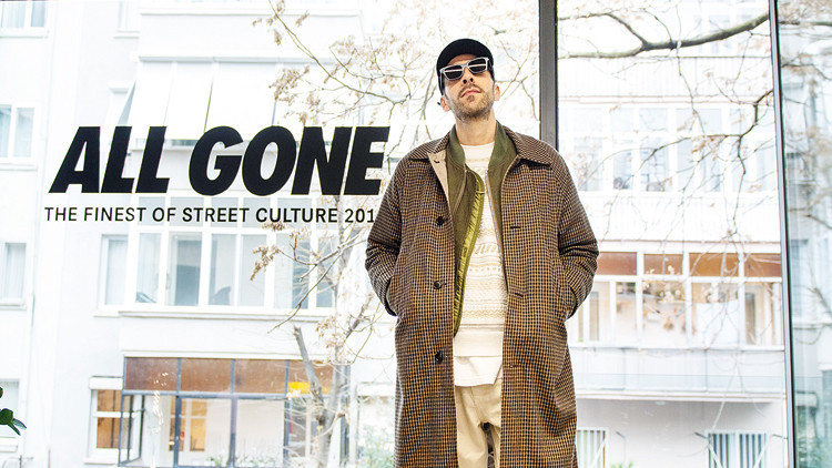 Eskiden spor ayakkabıyla restorana giremezken şimdi istediğimiz her yere gidebiliriz Eskiden spor ayakkabıyla restorana giremezken şimdi istediğimiz her yere gidebiliriz