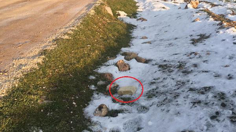 Jandarmayı görünce eroini araçtan attı, kovalamaca ile yakalandı