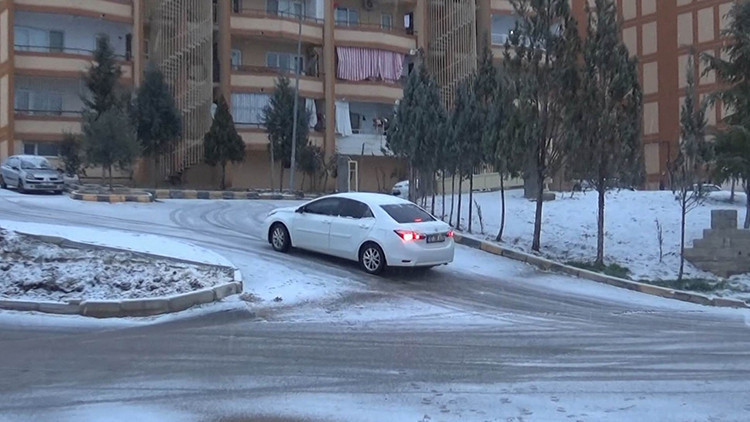 Kiliste yollar buz pistine döndü