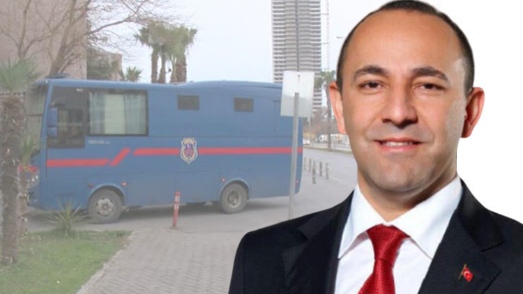 Urla Belediyesi eski Başkanı Oğuz, terör örgütü üyeliğinden hakim karşısında Urla Belediyesi eski Başkanı Oğuz, terör örgütü üyeliğinden hakim karşısında