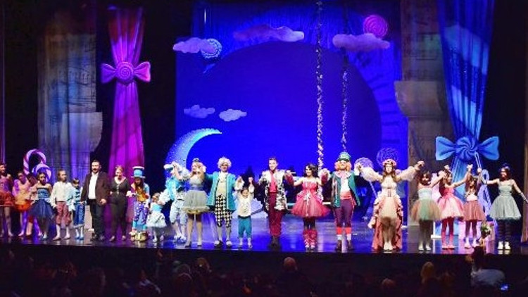 ‘Wolfie Harikalar Operasında’ sahnede