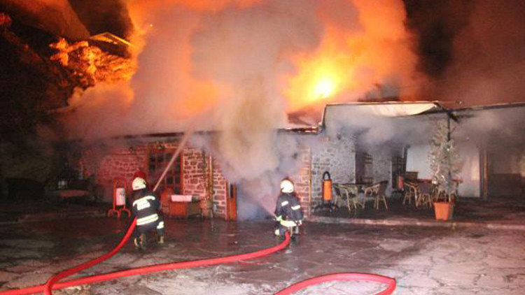 Yanan kafeteryada iş yeri sahibi ölü bulundu