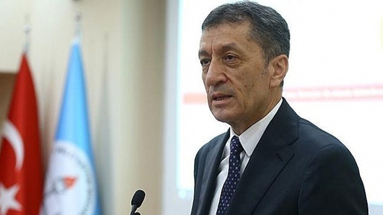 Bakan açıkladı... Liselerde sınıf geçmeyle ilgili yeni yönetmelik yolda... Bakan açıkladı... Liselerde sınıf geçmeyle ilgili yeni yönetmelik yolda...
