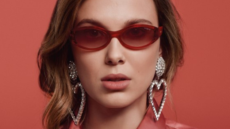 Millie Bobby Brown’dan Vogue’a Özel Kapsül Koleksiyon Millie Bobby Brown’dan Vogue’a Özel Kapsül Koleksiyon