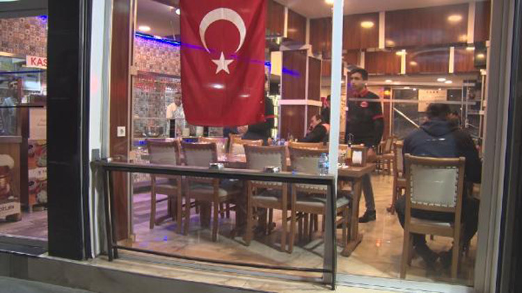 Hesap ödemek istemediği çorbacıda garsona ve etrafa kurşun yağdırdı