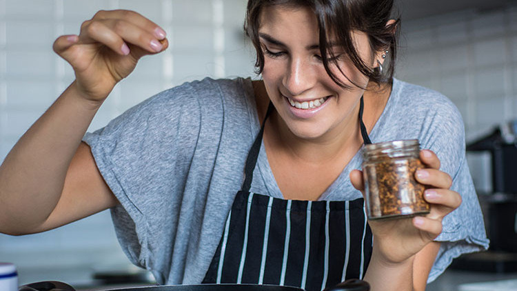 Evde yeni tatlar denemek için en iyi 10 yemek kitabı hangisi