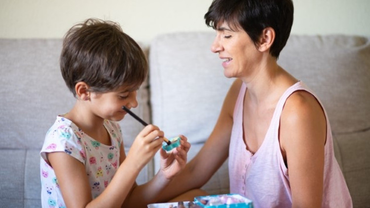 Eve Kapanan Otizmli Çocuklar için Ebeveynlere 9 Tavsiye