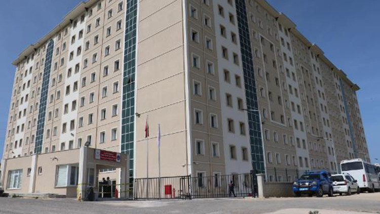 Maden işçisinde koronavirüs çıktı, 8 mesai arkadaşı karantinaya alındı Maden işçisinde koronavirüs çıktı, 8 mesai arkadaşı karantinaya alındı