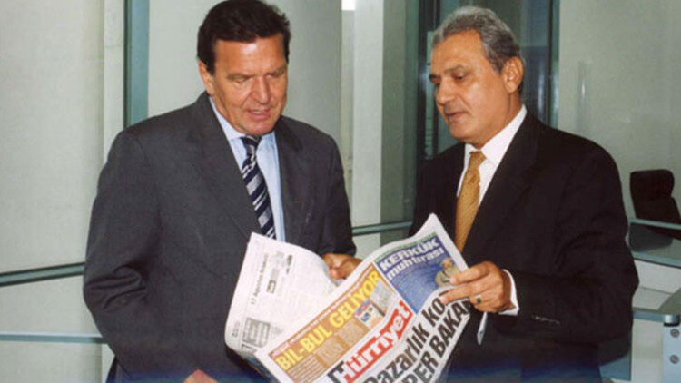 Merkel hükümetine övgü yağdırdı