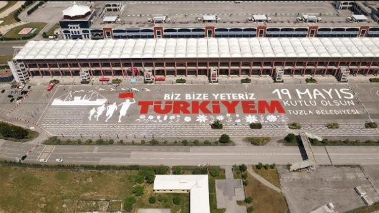 19 Mayıs’ta gençlerden rekor: Dünyanın en büyük resmini çizdiler 19 Mayıs’ta gençlerden rekor: Dünyanın en büyük resmini çizdiler