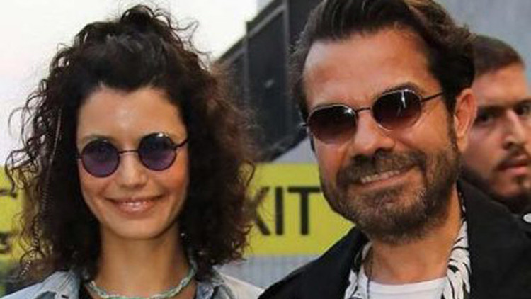 Beren Saatin Kenan Doğuluya yaptığı jest olay oldu Beren Saatin Kenan Doğuluya yaptığı jest olay oldu