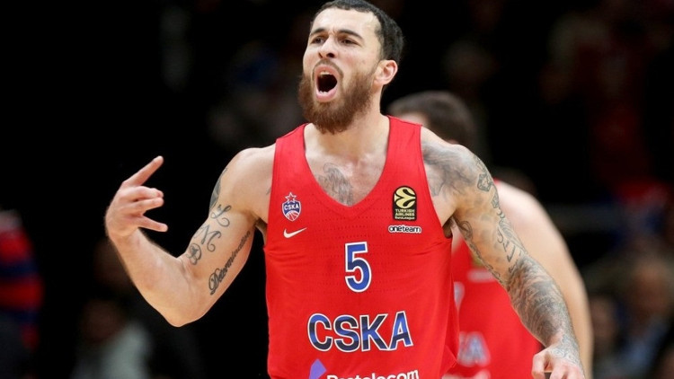 CSKA Moskova, Mike Jamesin sözleşmesini uzattı