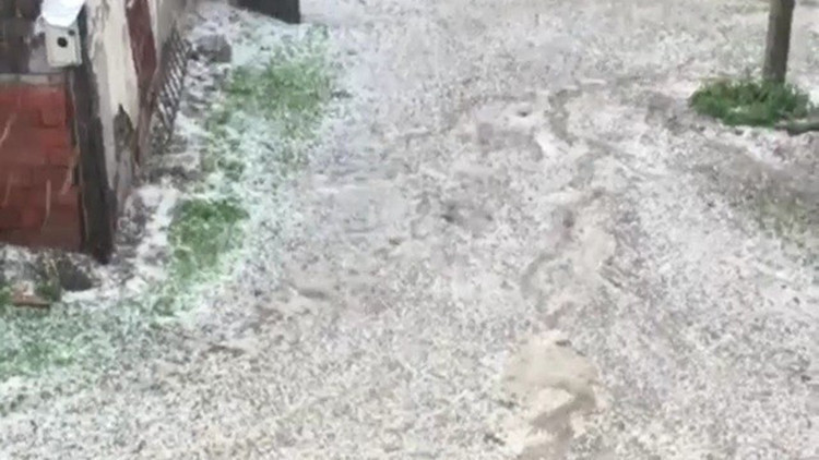 Karabükte şiddetli dolu ve yağmur etkili oldu Karabükte şiddetli dolu ve yağmur etkili oldu