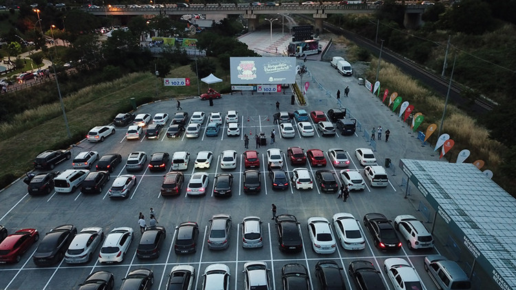 Açık havada arabalı sinema keyfi