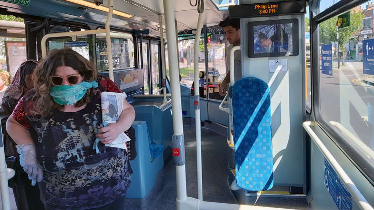 İngiltere’de artık yüz örtmeden toplu taşıma yok