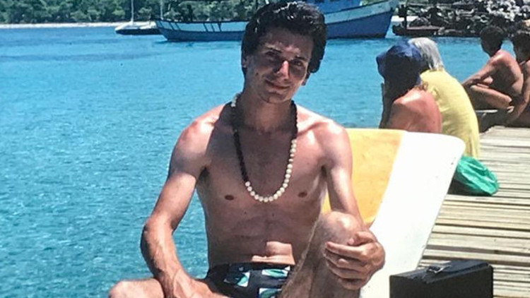 Yemek eleştirmeni Vedat Milor paylaştı Dönemin Alain Delon’u Yemek eleştirmeni Vedat Milor paylaştı Dönemin Alain Delon’u