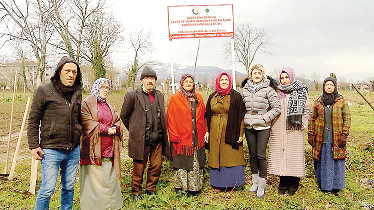 Kadın çiftçiler ve yapay zekâ yardımıyla kişiye özel kozmetik üretiyor, yapay zekâyla güzelleştiriyor Kadın çiftçiler ve yapay zekâ yardımıyla kişiye özel kozmetik üretiyor, yapay zekâyla güzelleştiriyor