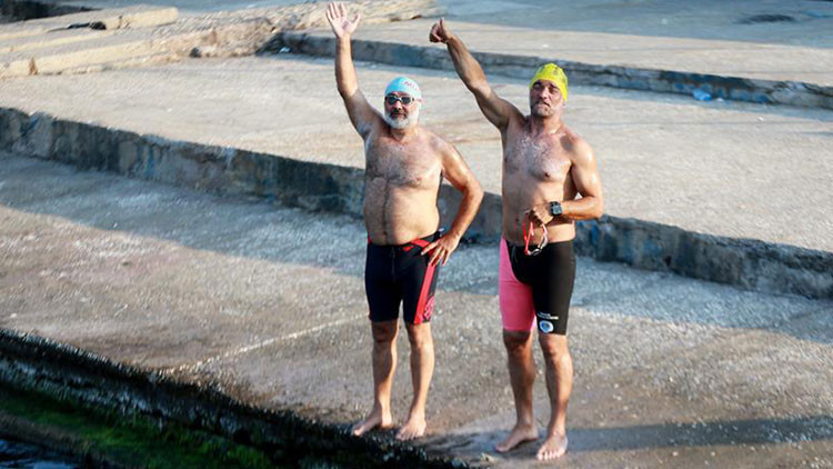 Emre Seven, Mehmetçik için yüzüyor