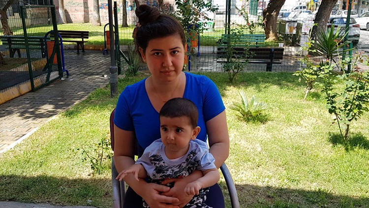 SMA hastası çocuğu olan anneden genetik çalışmalar için imza kampanyası