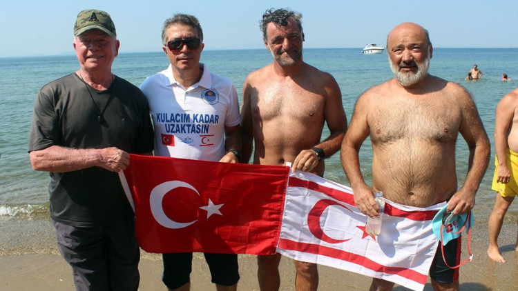 Kartal’dan Çınarcık’a 10 saat kulaç attılar