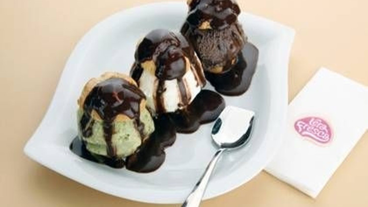 Kişiye Özel Profiterollü Dondurma